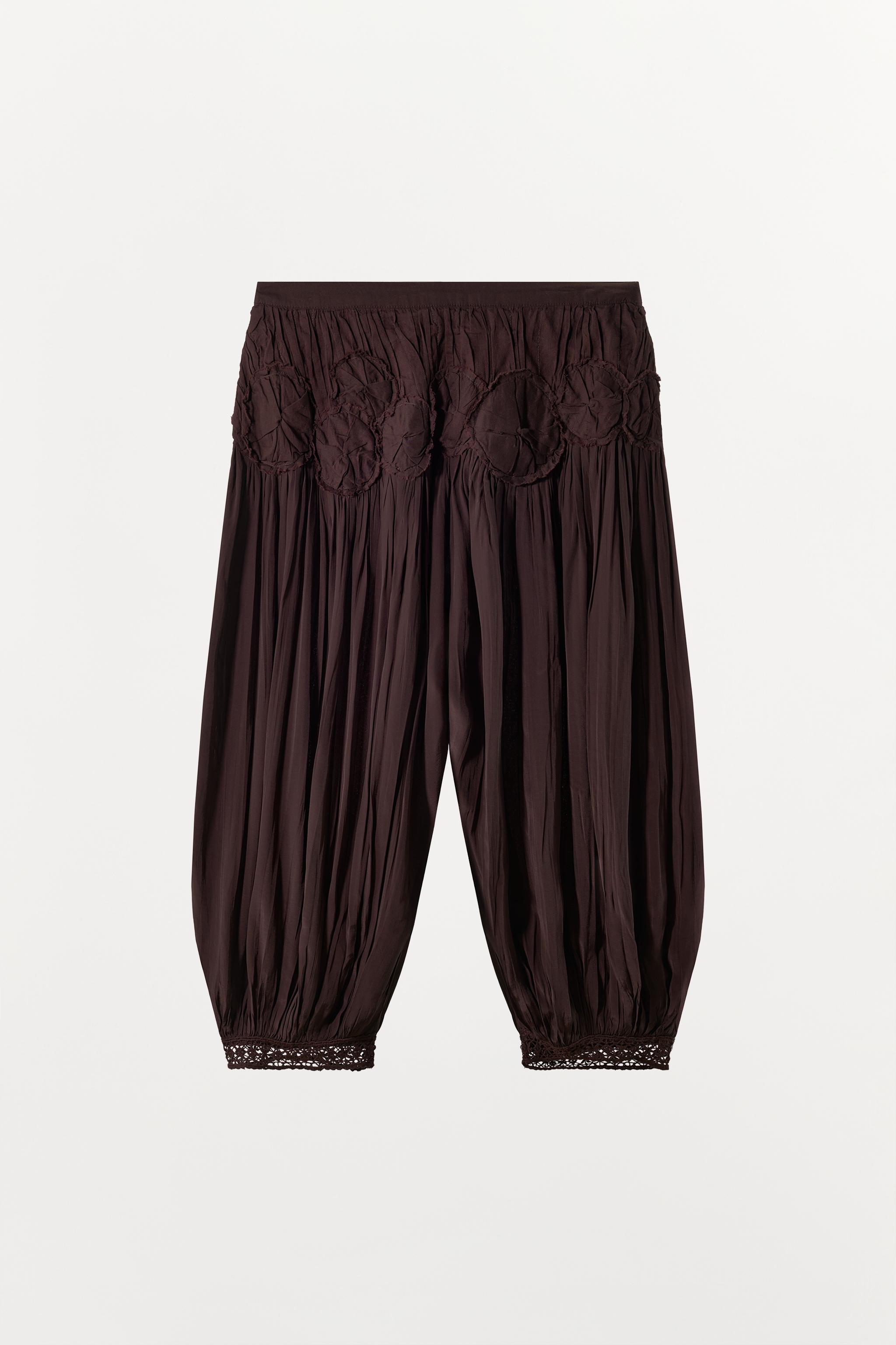 PLEATED CROCHET BLOOMER PANTS